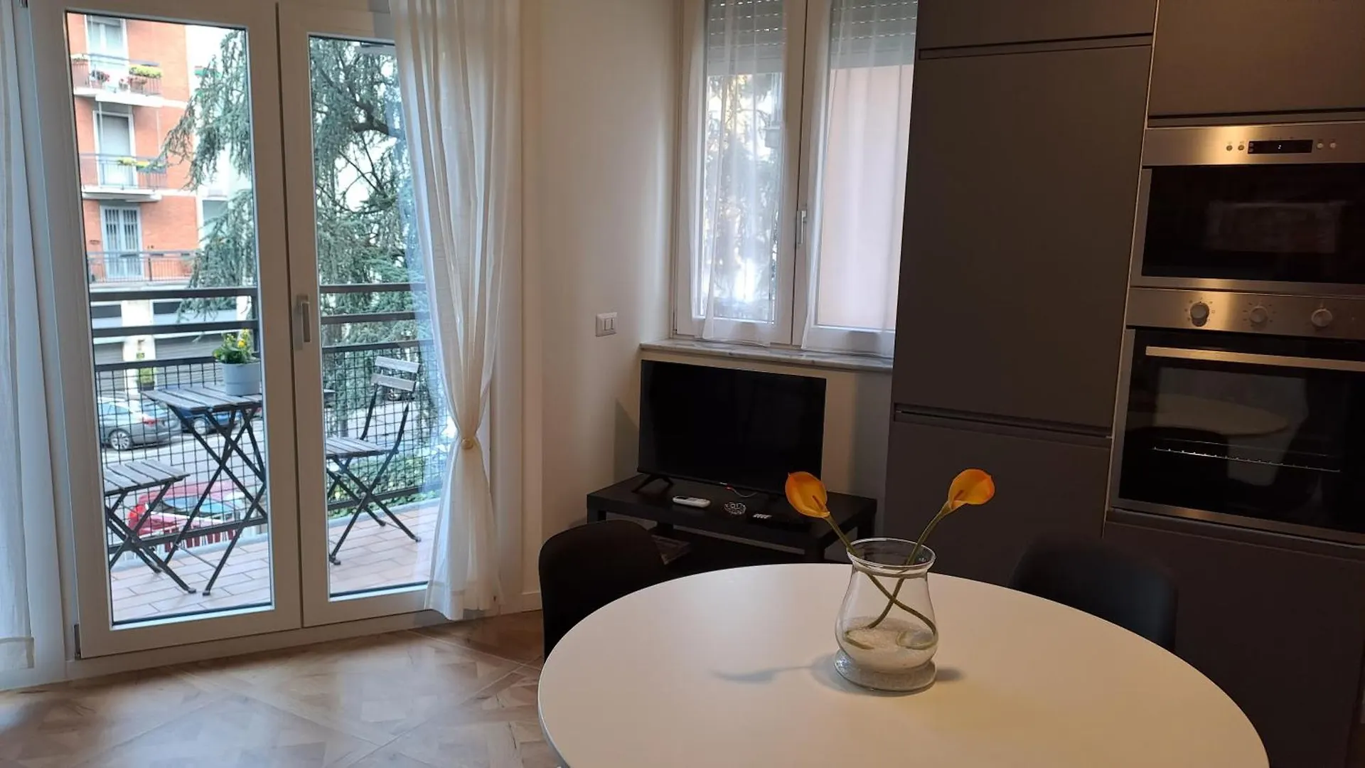 Apartament Il Nido Di Ely Nel Quartiere Dei Fiori Mediolan